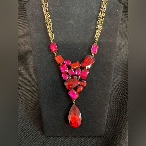 Faux Stone Daisy Bib Statement Necklace - Siam Red - adjustable clasp - Picture 1 of 6